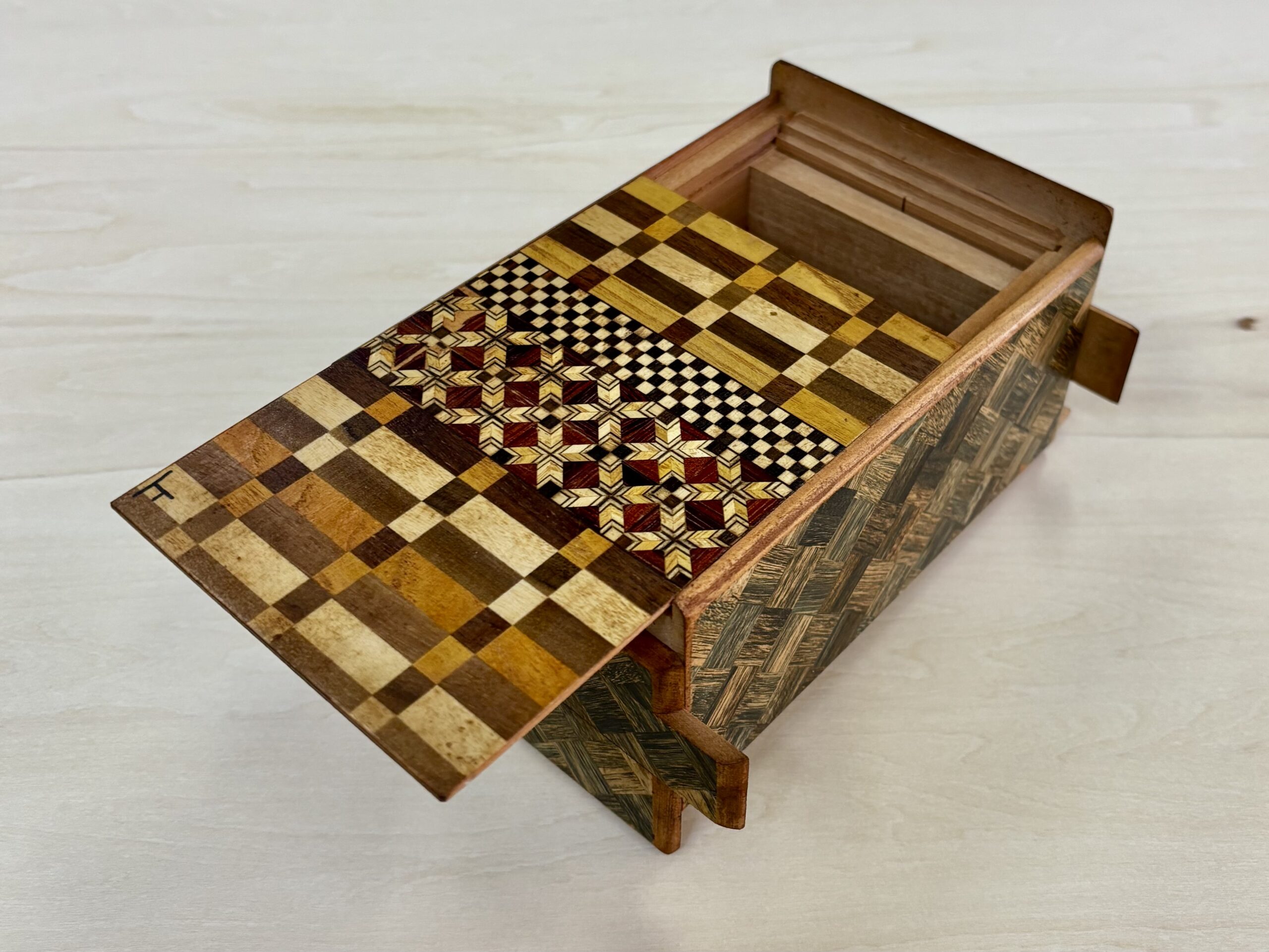 エイキチ・ヤザワ TREASURE BOX 5-Sun 21-Step Puzzle Box with Unique Yosegi | Blog about Making